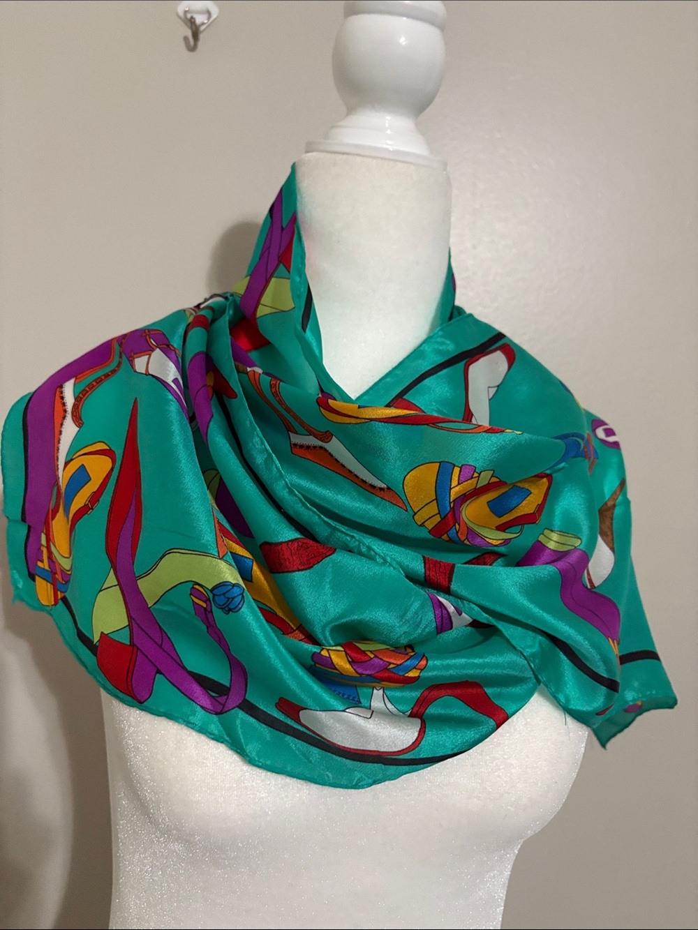 THE Specialty house100% Silk scarf 52 X 11